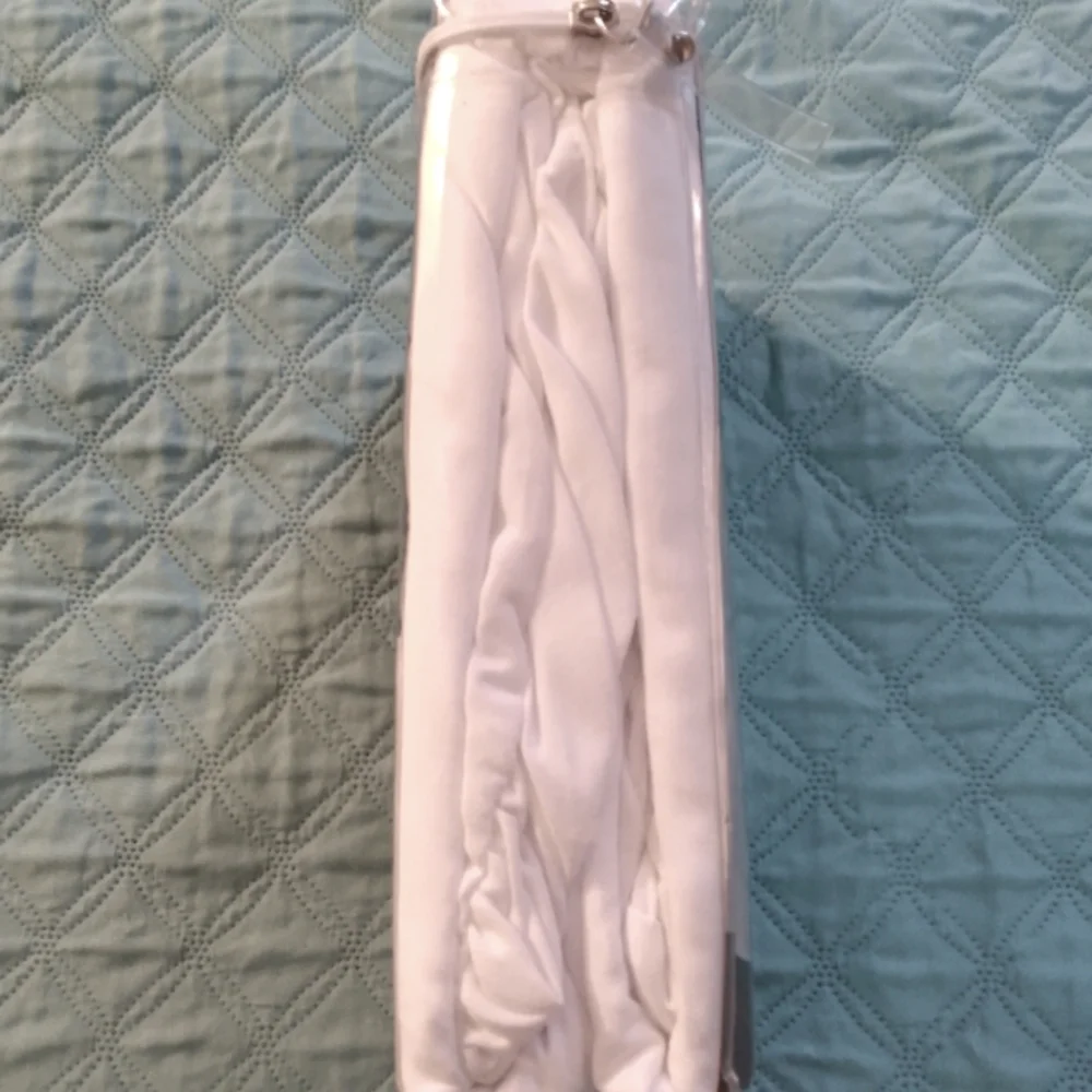 Magic Skirt, Ruffled, White Twin Size, NEW